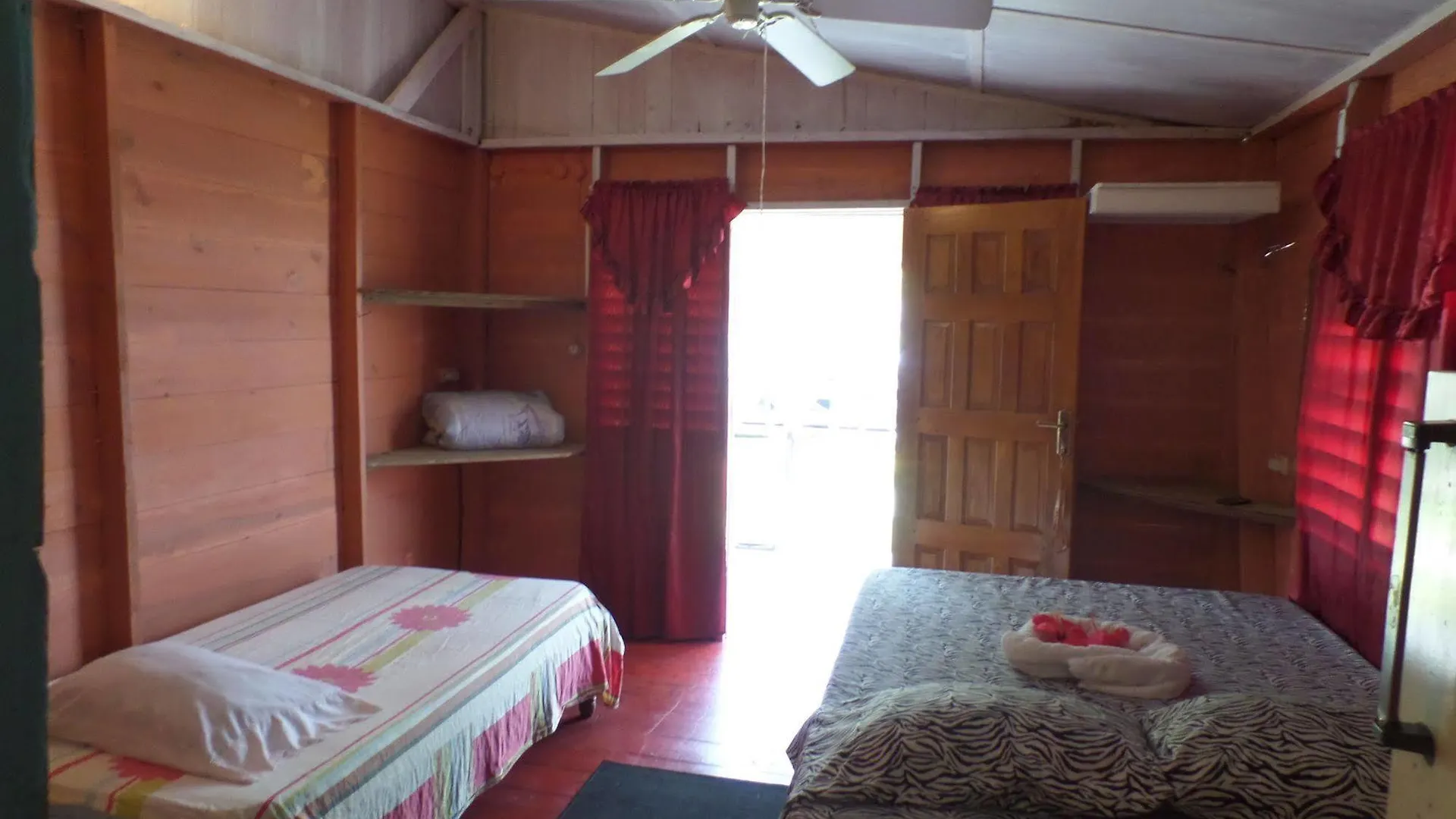 Beach Road Cottages At Jah Bs